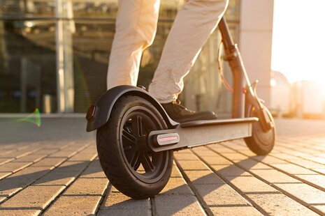 Jazdite na kolobežke bezpečne. Poradíme vám, ako na to